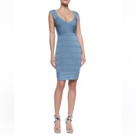Marciano Dresses & Skirts - Marciano Guess Sz M Soft Blue Textured BodyCon Sleeveless Mini Dress Like New